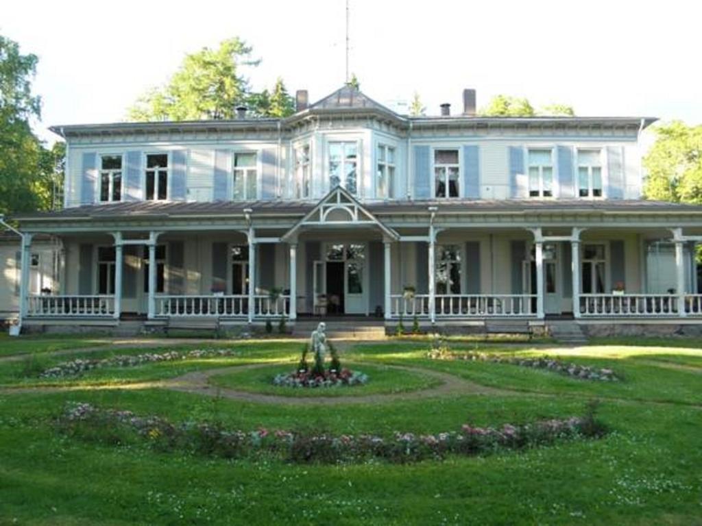 Neitsytniemen Kartano Bed & Breakfast Иматра Екстериор снимка